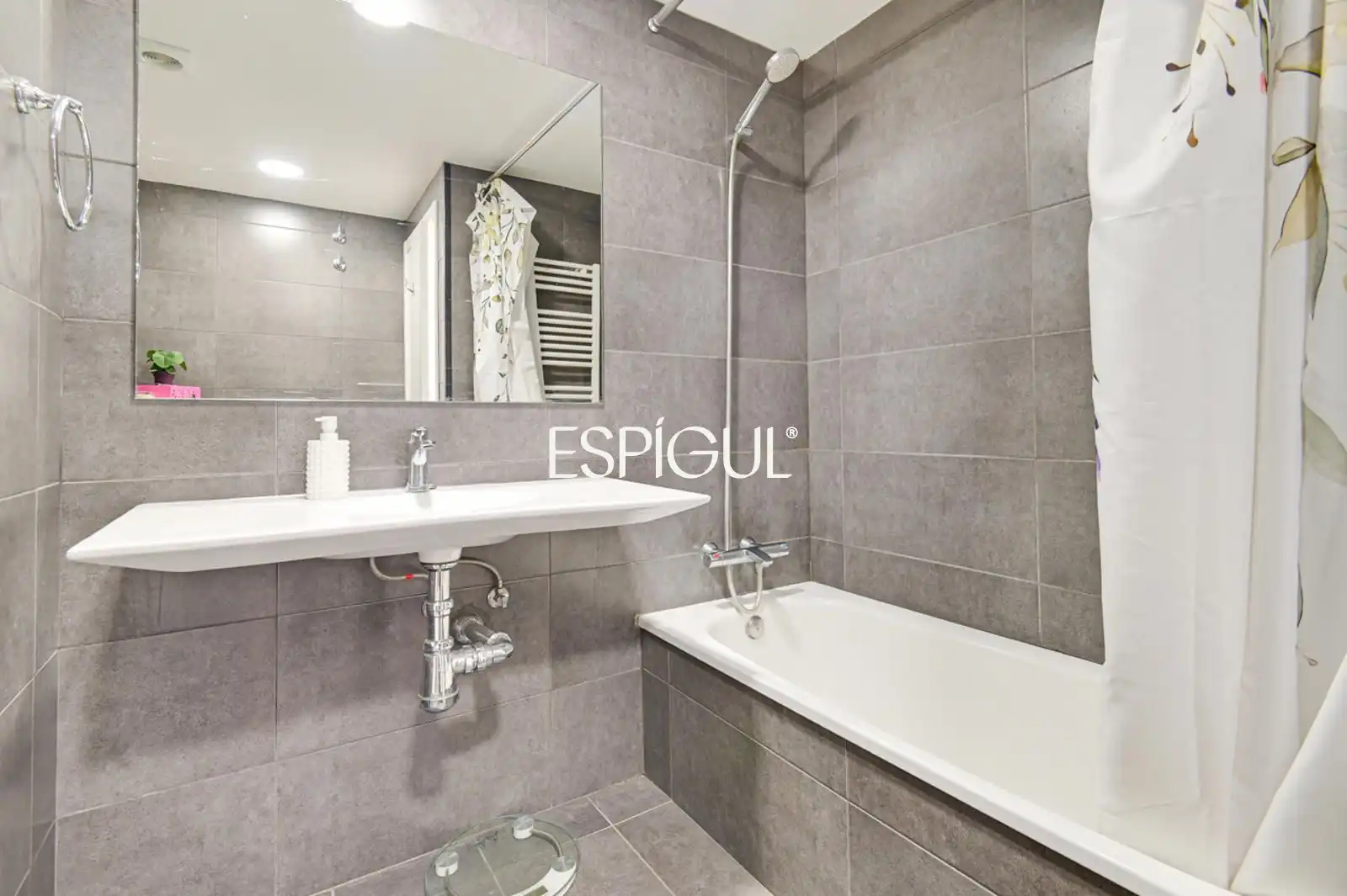 Baño de Piso en venta en Girona con Aire acondicionado, Parquet y Trastero