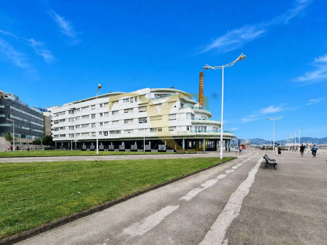 Vista exterior de Pis en venda en Gijón  amb Calefacció, Jardí privat i Terrassa