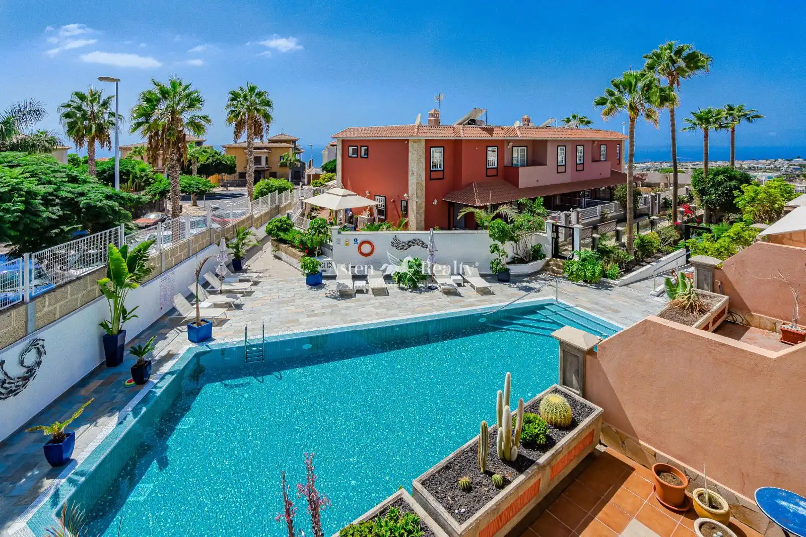 Terraced house with pool for sale in Casco Urbano