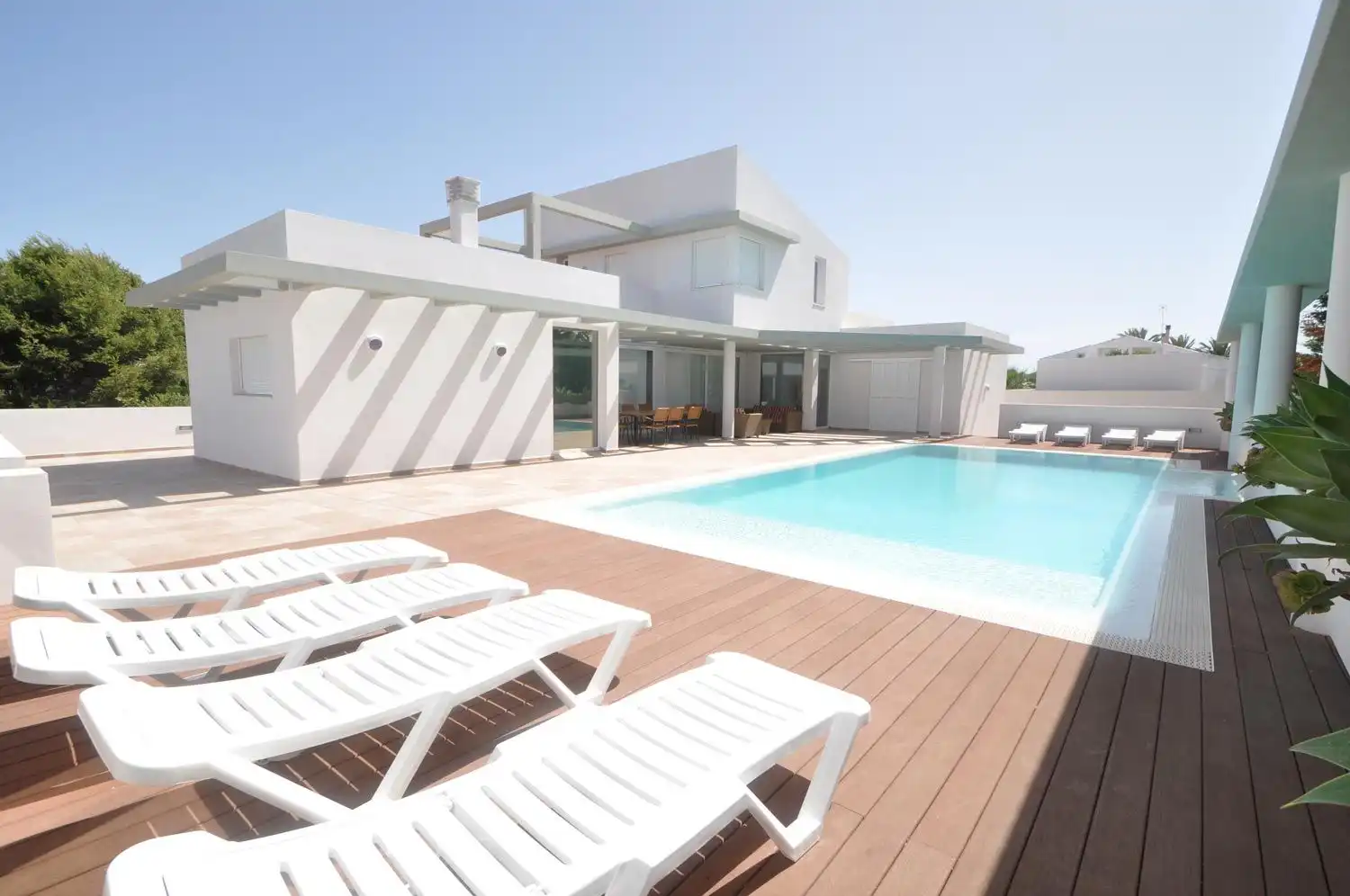 Xalet amb piscina en venda a Cala Blanca