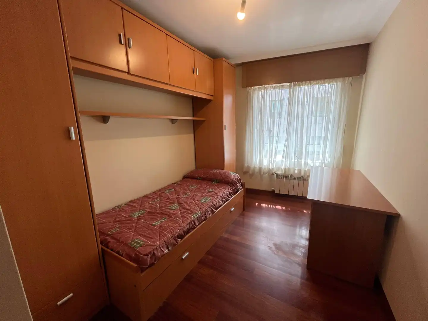 Habitación de Piso de alquiler en Santiago de Compostela  con Calefacción, Trastero y Amueblado