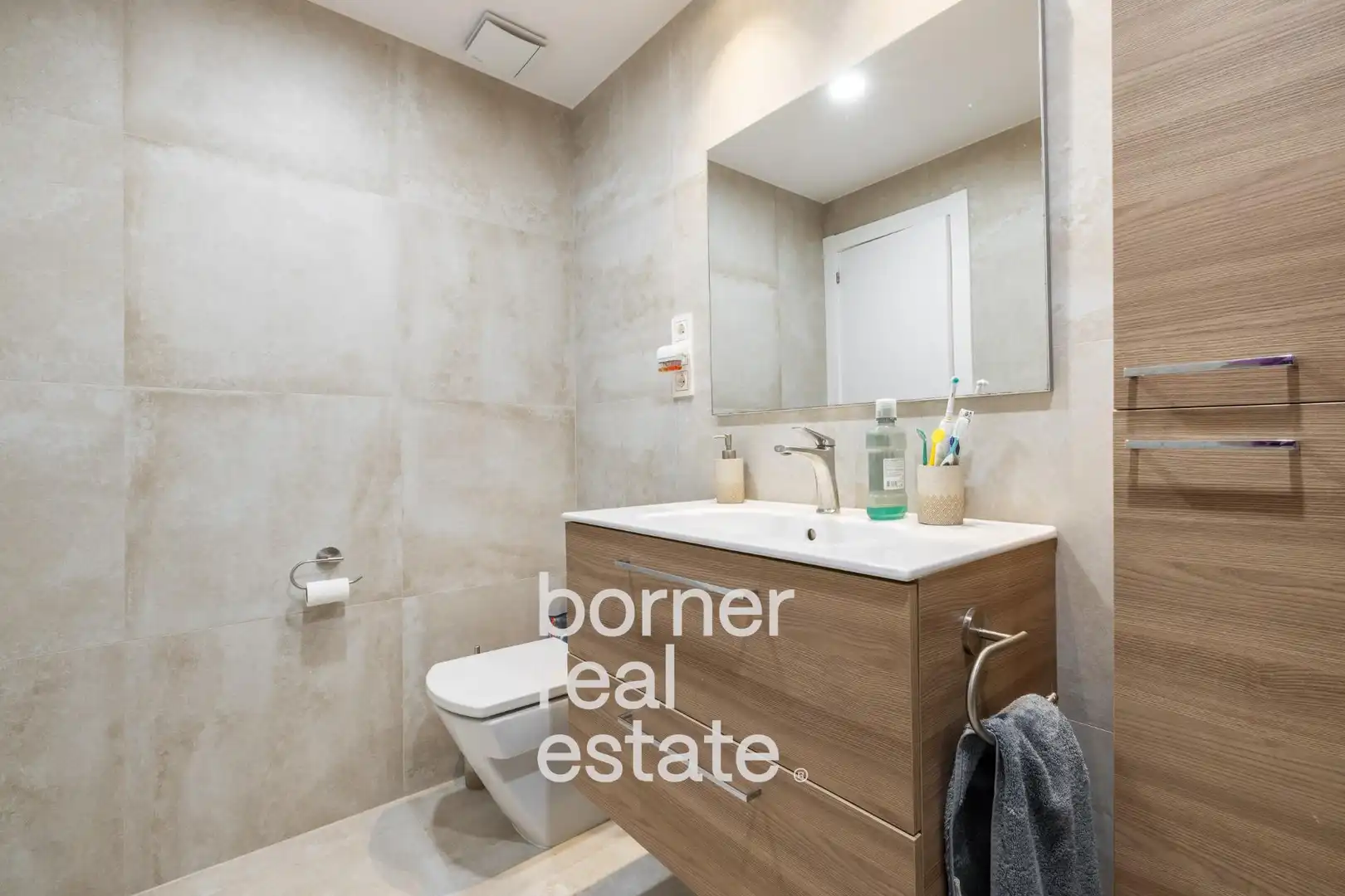 Badezimmer von Wohnung zum Verkauf in Rubí mit Heizung, Parkett und Balkon