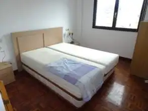 Habitación de Piso de alquiler en Gijón  con Calefacción, Parquet y Amueblado