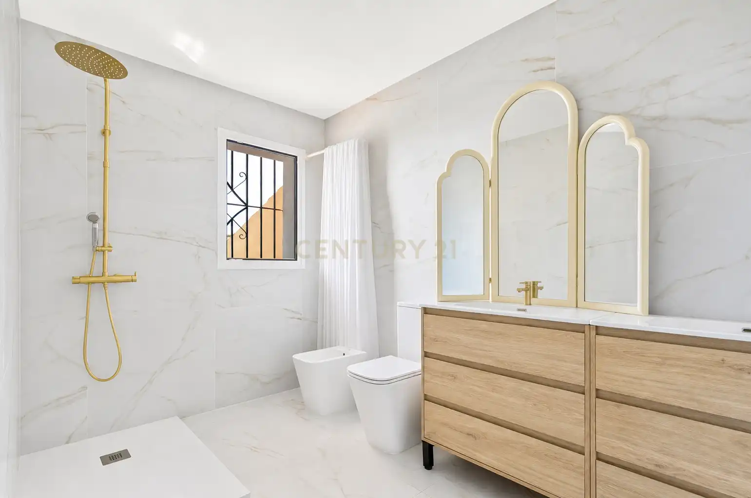 Bathroom of Apartments for sale in Marbella  with Storage room, Oven and Washing machine