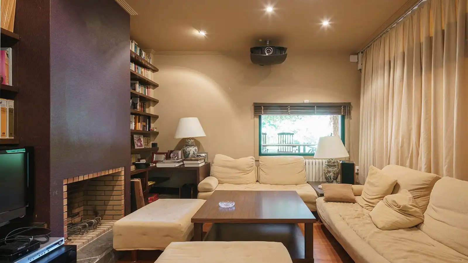 Sala de estar de Casa o chalet en venta en Oleiros con Calefacción, Jardín privado y Parquet
