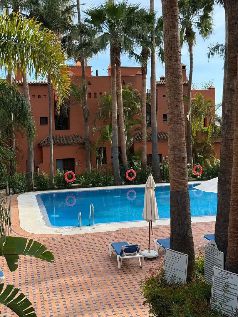 Piscina de Apartamento de alquiler en Marbella con Aire acondicionado, Calefacción y Terraza