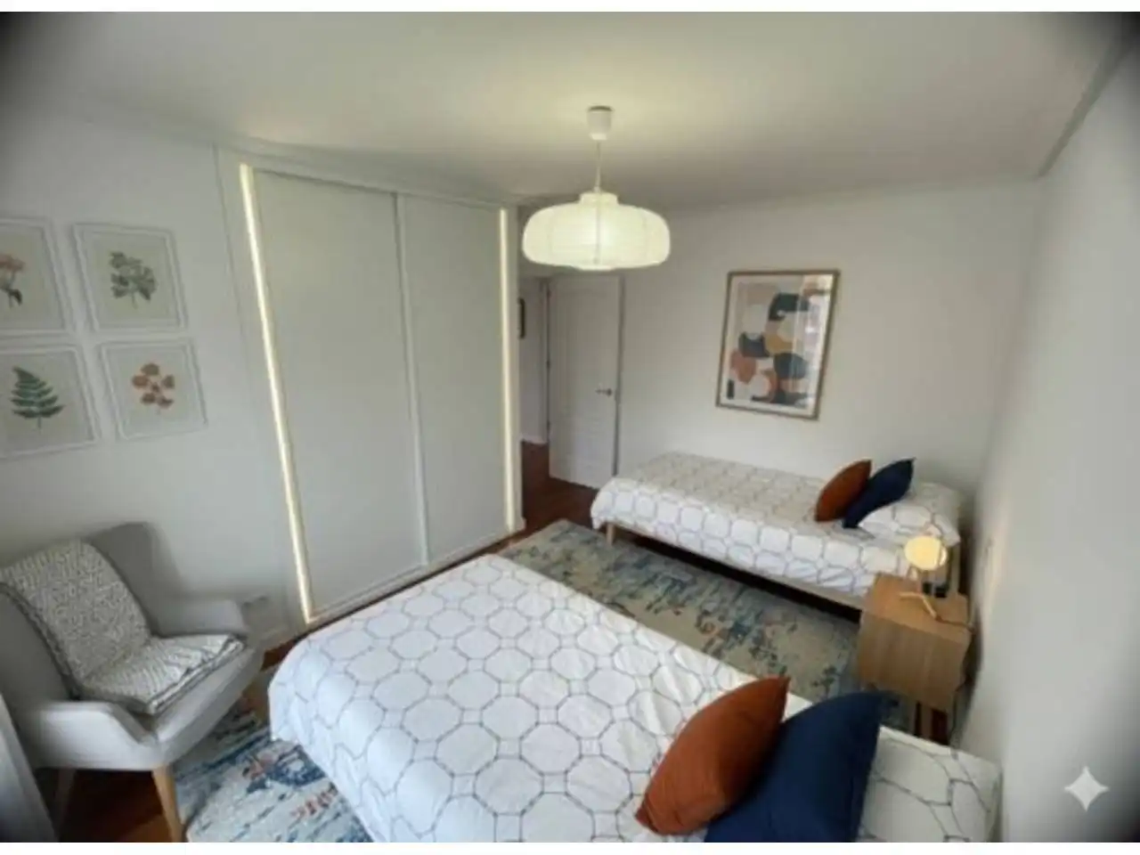 Schlafzimmer von Dachboden zur Miete in Oviedo  mit Heizung, Parkett und Terrasse