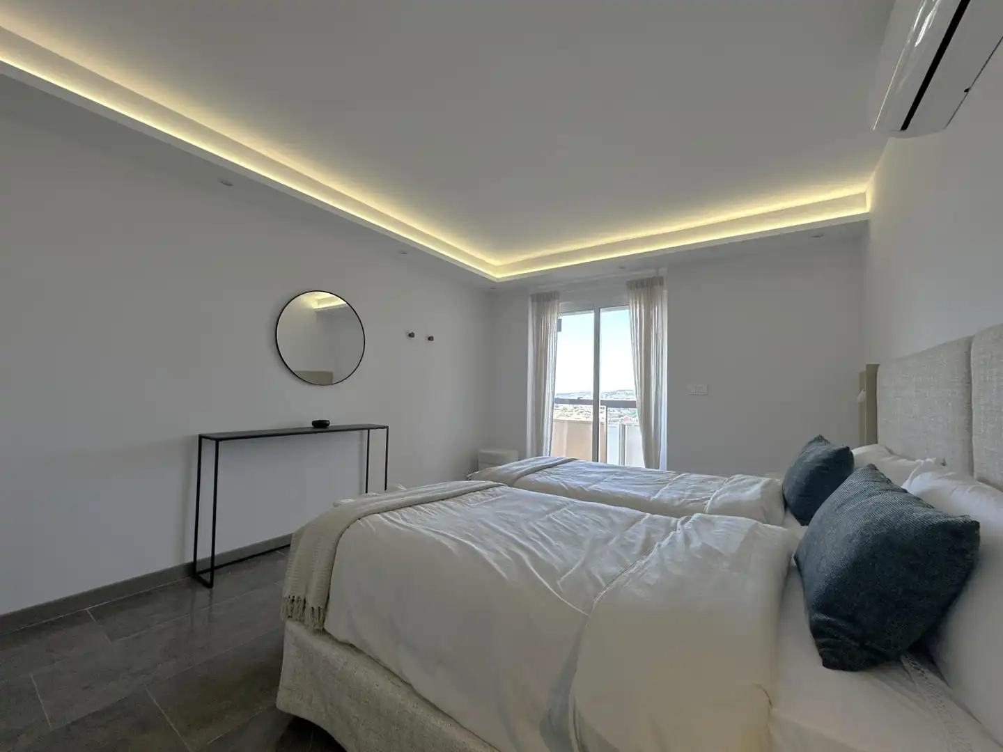 Bedroom of Flat for sale in Fuengirola