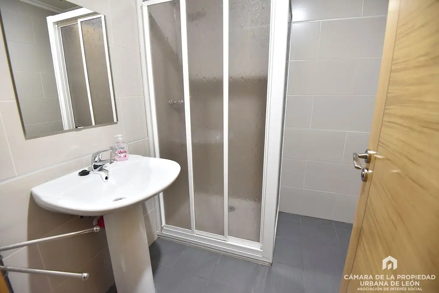 Bathroom of Flat for sale in San Andrés del Rabanedo  with Heating, Terrace and Storage room