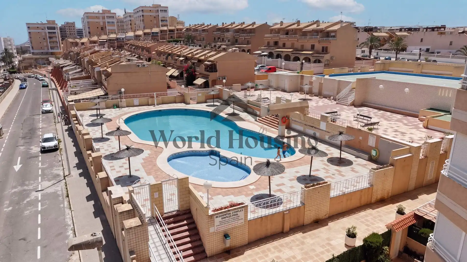 Außenansicht von Wohnungen zum Verkauf in Elche / Elx mit Balkon und Gemeinschaftspool