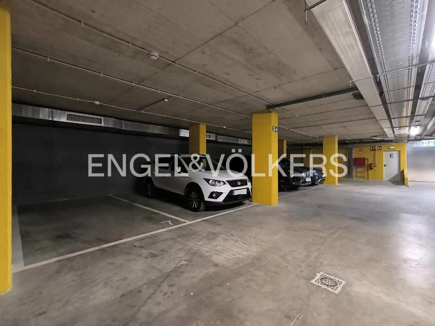 Parking of Flat for rent in Barcelona  with Air Conditioner, Heating and Terrace