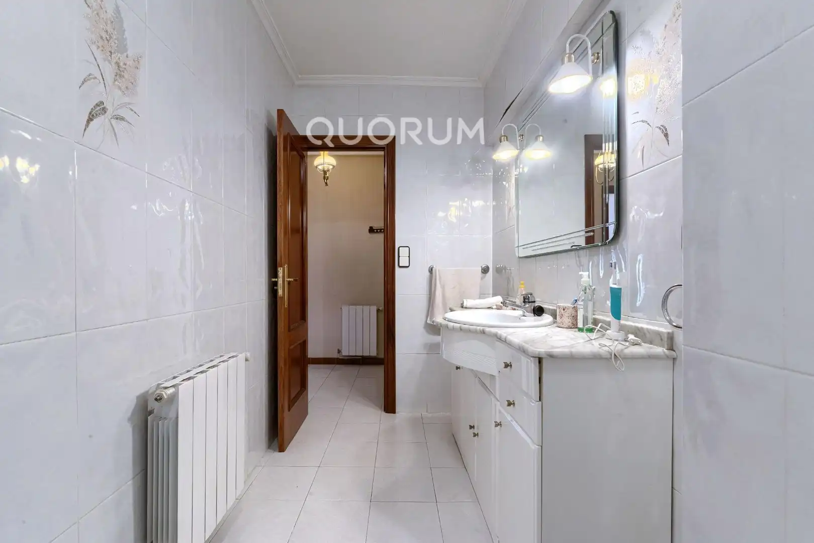 Badezimmer von Wohnung zum Verkauf in Basauri  mit Heizung und Balkon