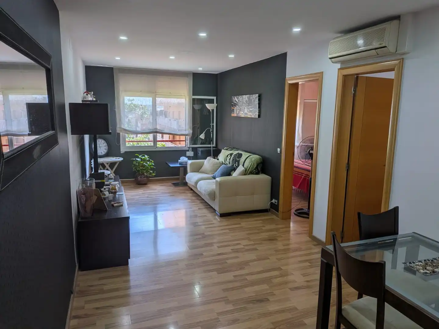Living room of Flat for sale in Sabadell  with Air Conditioner, Parquet flooring and Furnished