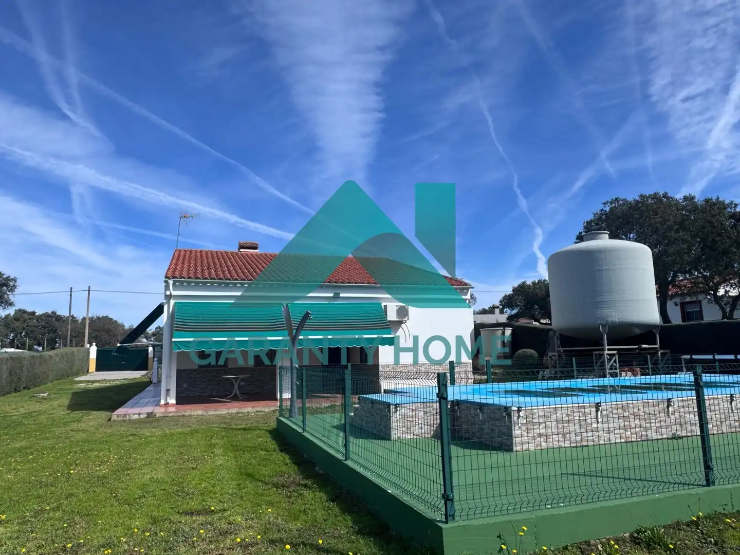 Vista exterior de Casa o xalet en venda en Cáceres amb Calefacció, Jardí privat i Traster