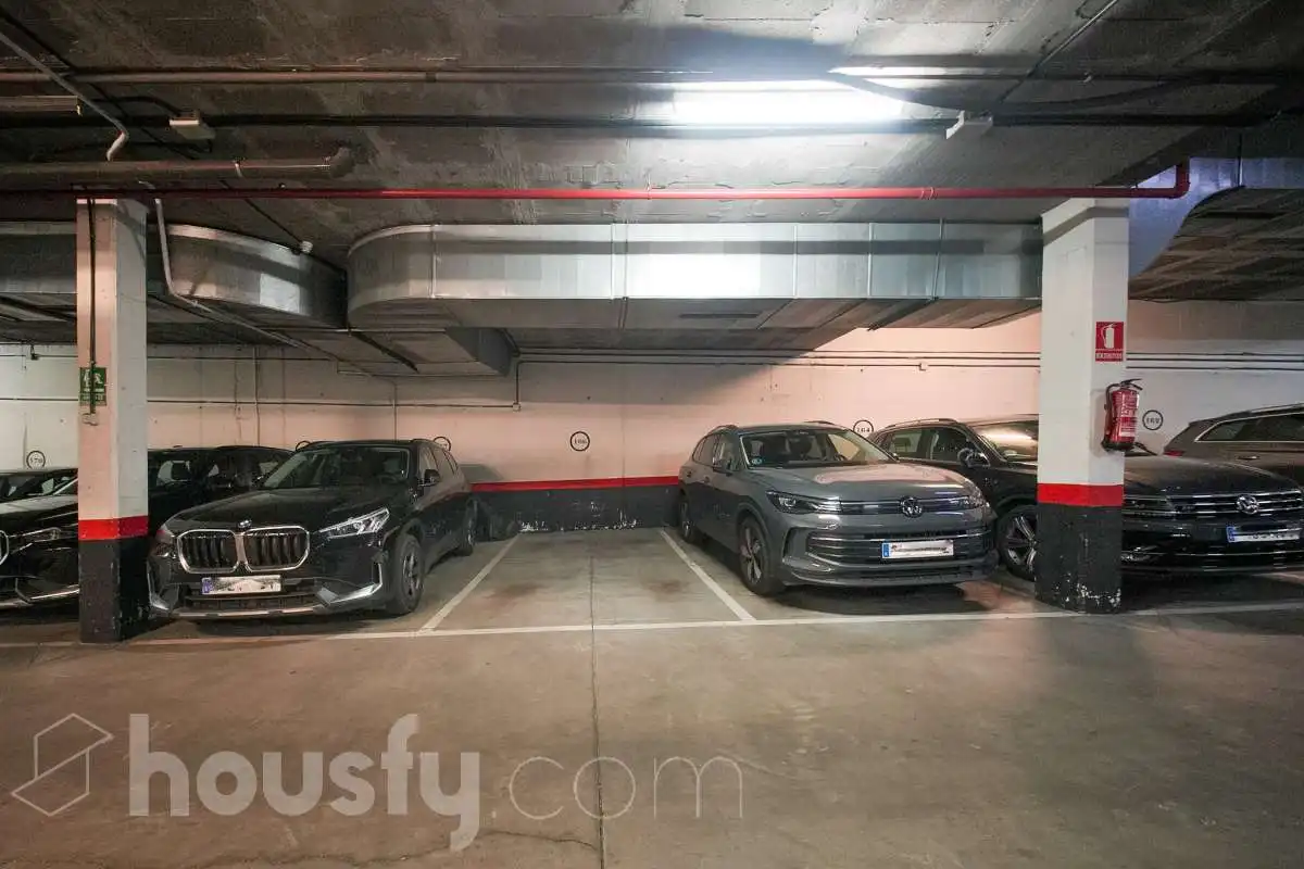 Parking de Piso en venta en Madrid con Aire acondicionado, Calefacción y Trastero