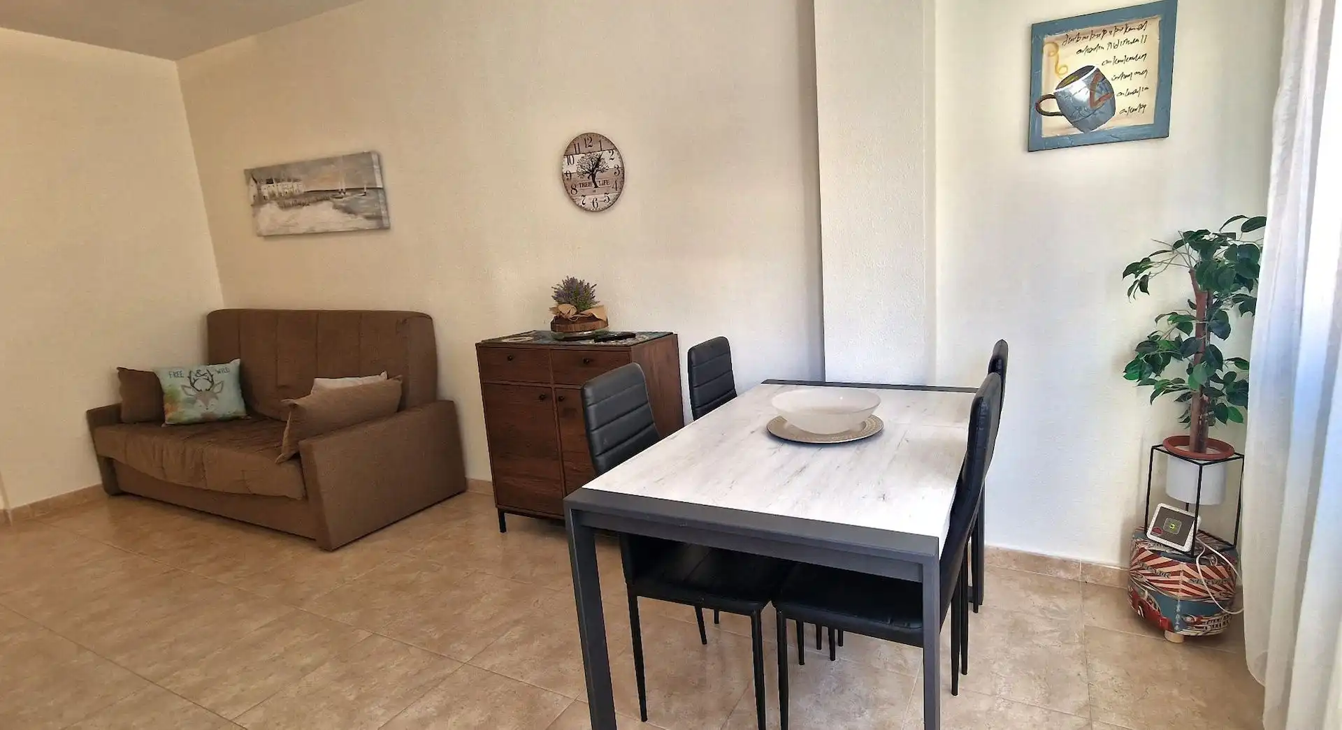 Comedor de Apartamento de alquiler en Torrevieja con Balcón y Internet