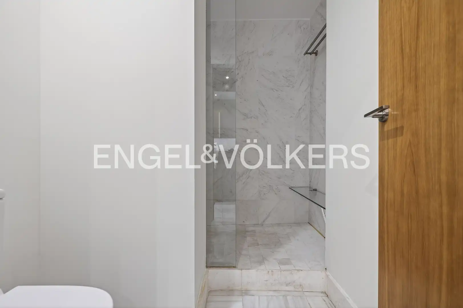 Badezimmer von Wohnungen zur Miete in Sevilla mit Klimaanlage, Heizung und Balkon