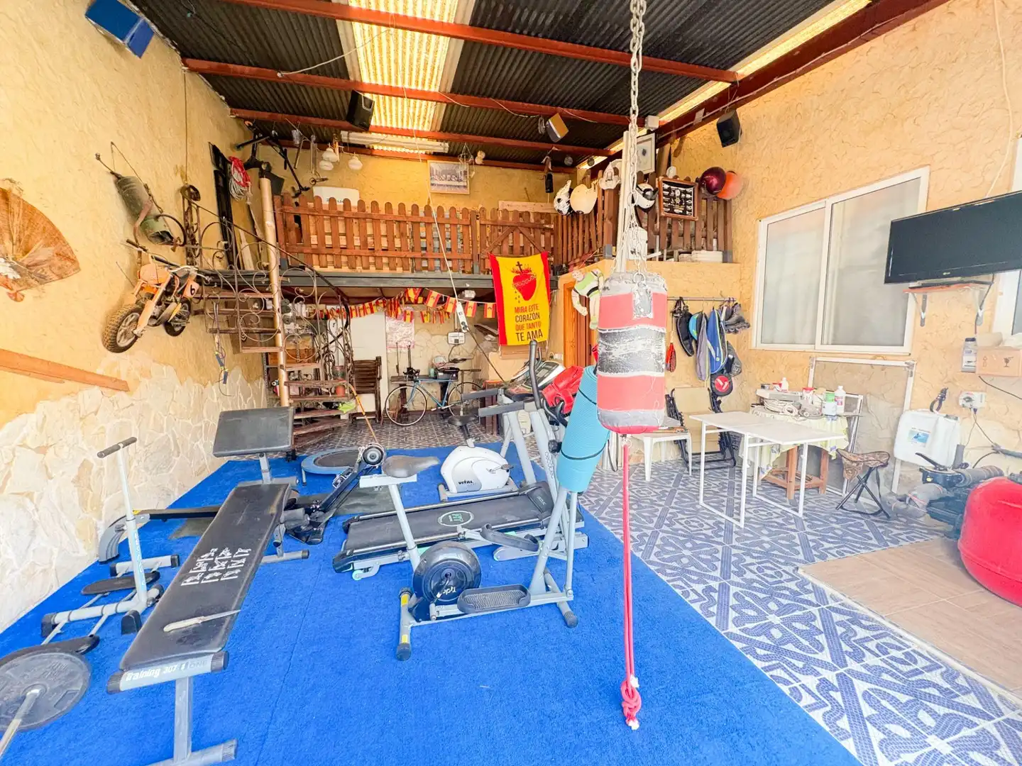 Einfamilien-Reihenhaus zum Verkauf in San Isidro mit Klimaanlage, Privatgarten und Terrasse