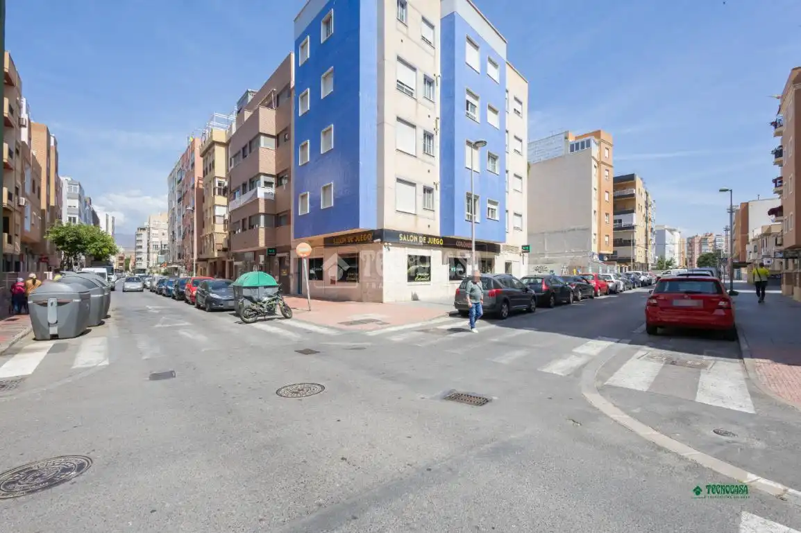 Vista exterior de Piso en venta en Almería