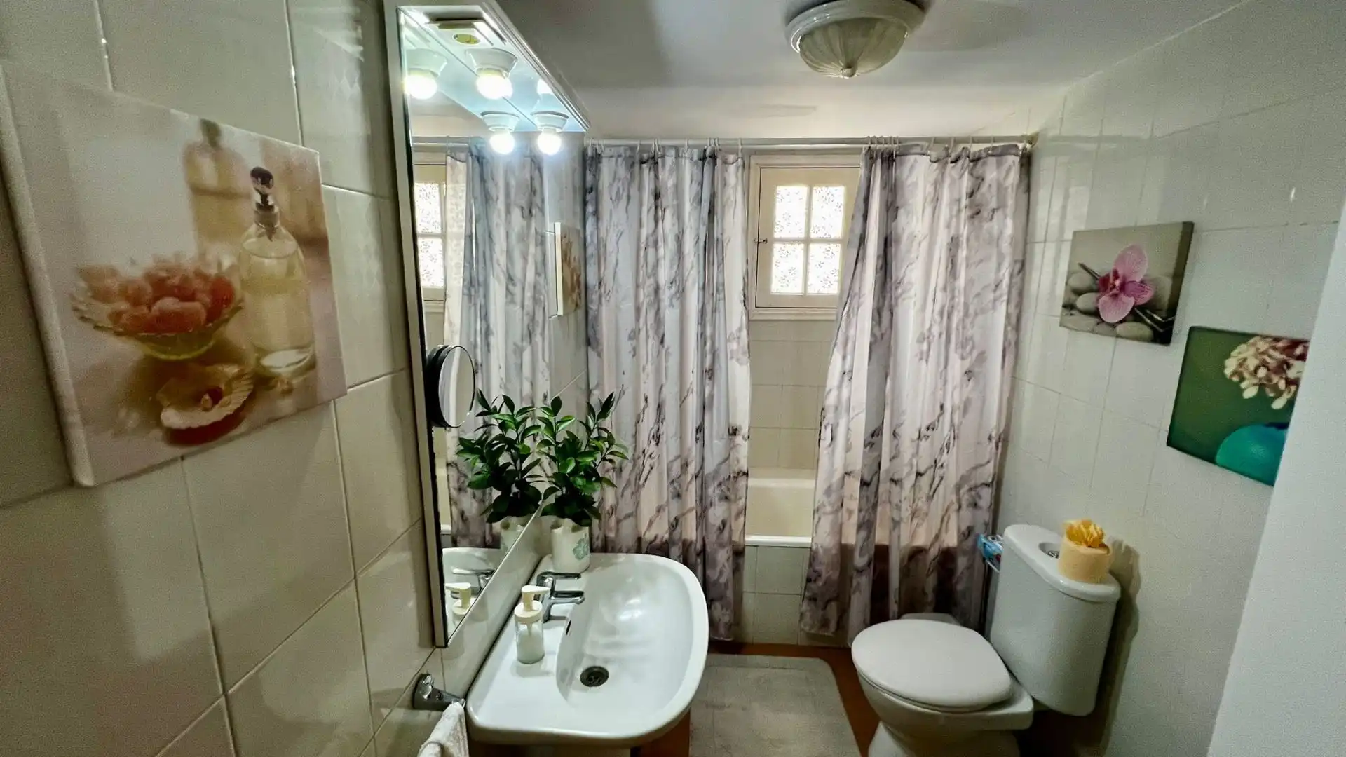 Baño de Piso en venta en Adeje con Calefacción y Amueblado