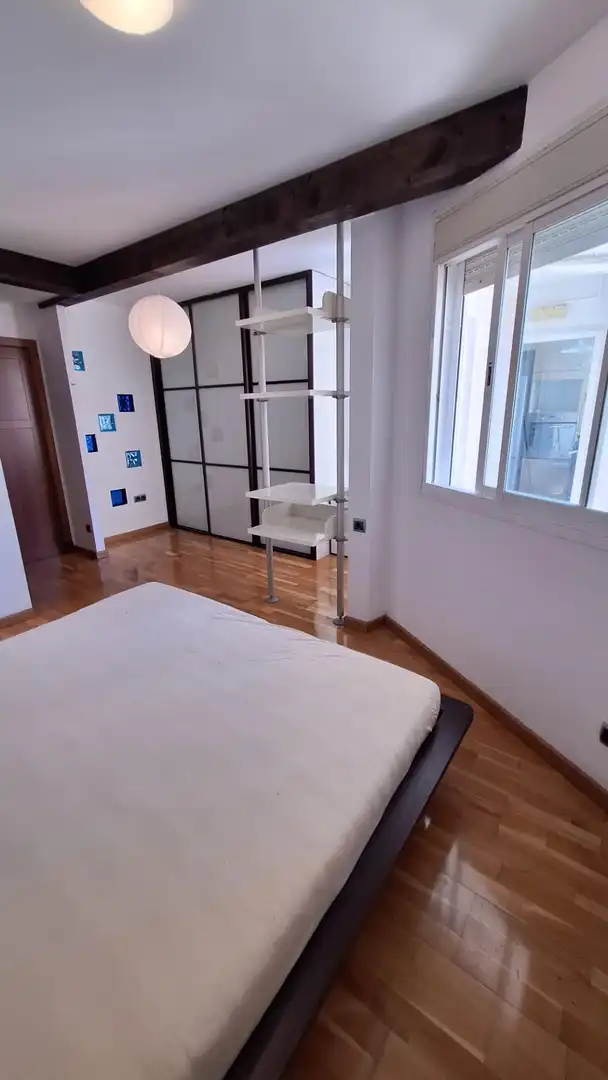 Dormitori de Pis de lloguer en  Palma de Mallorca amb Aire condicionat, Parquet i Terrassa