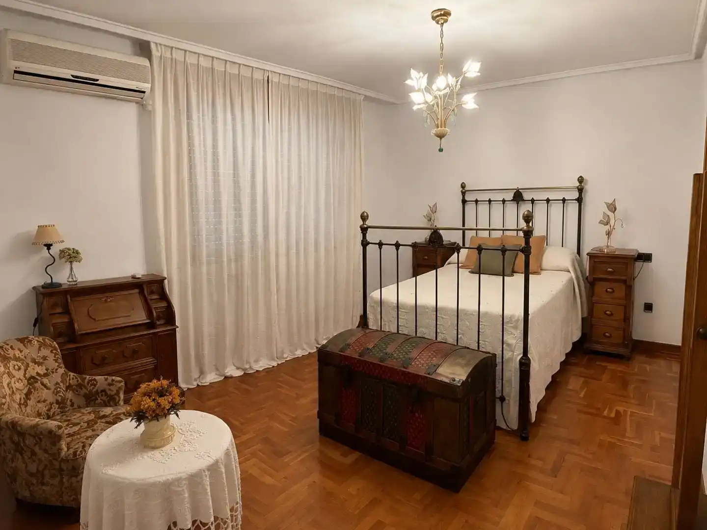 Schlafzimmer von Wohnung zur Miete in Siero mit Klimaanlage