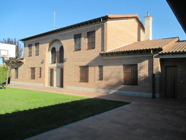 Vista exterior de Casa o chalet en venta en Mamblas con Jardín privado, Terraza y Amueblado