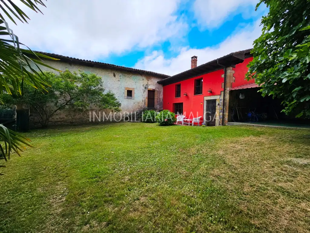 Vista exterior de Casa o xalet en venda en Villaviciosa amb Calefacció, Jardí privat i Parquet