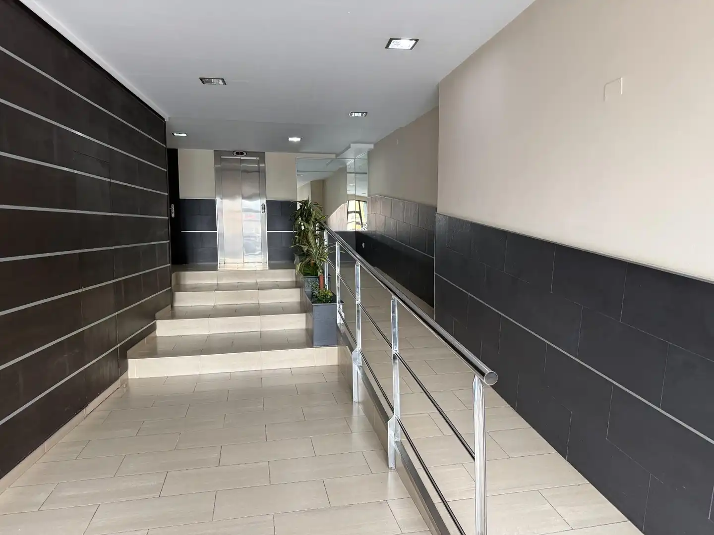 Flat for sale in Algeciras  with Air Conditioner