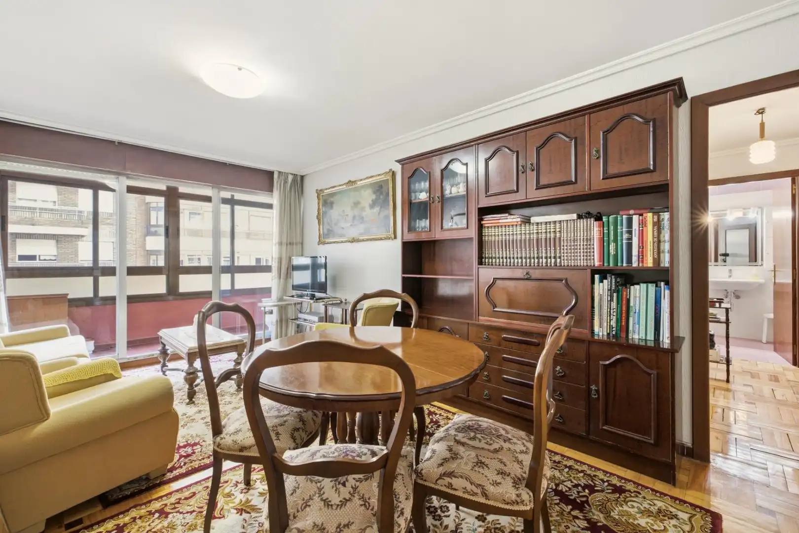 Sala d'estar de Pis en venda en Vigo  amb Parquet, Traster i Moblat