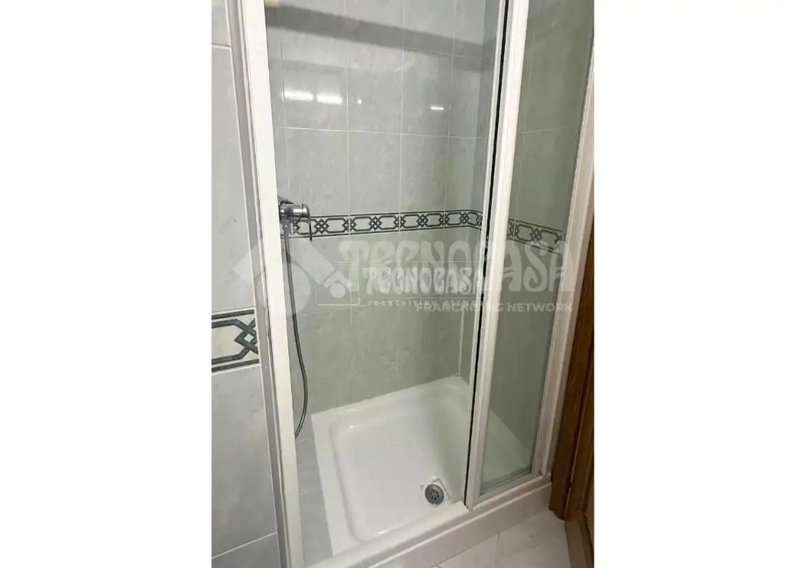 Bathroom of Flat for rent in Granada  with Terrace and Balcony