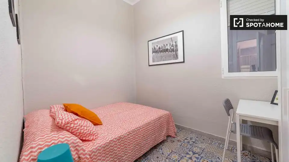 Schlafzimmer von Wohnung zur untervermieten in Valencia mit Klimaanlage, Heizung und Möbliert