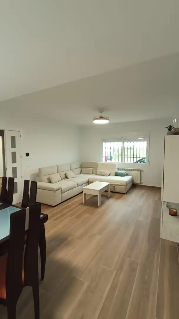 Sala de estar de Casa adosada en venta en Novés con Calefacción