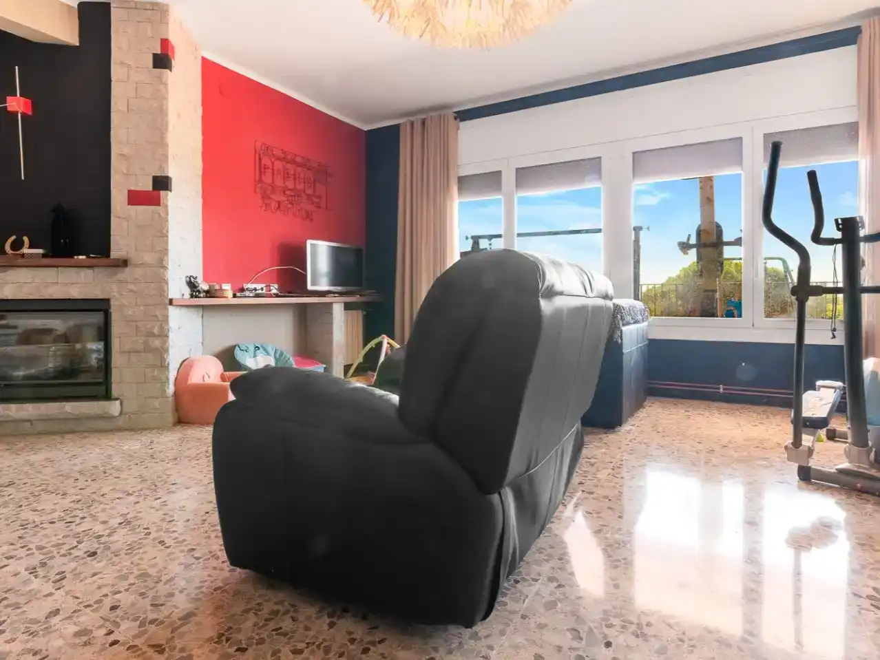 Sala d'estar de Planta baixa en venda en Argentona amb Aire condicionat, Terrassa i Piscina