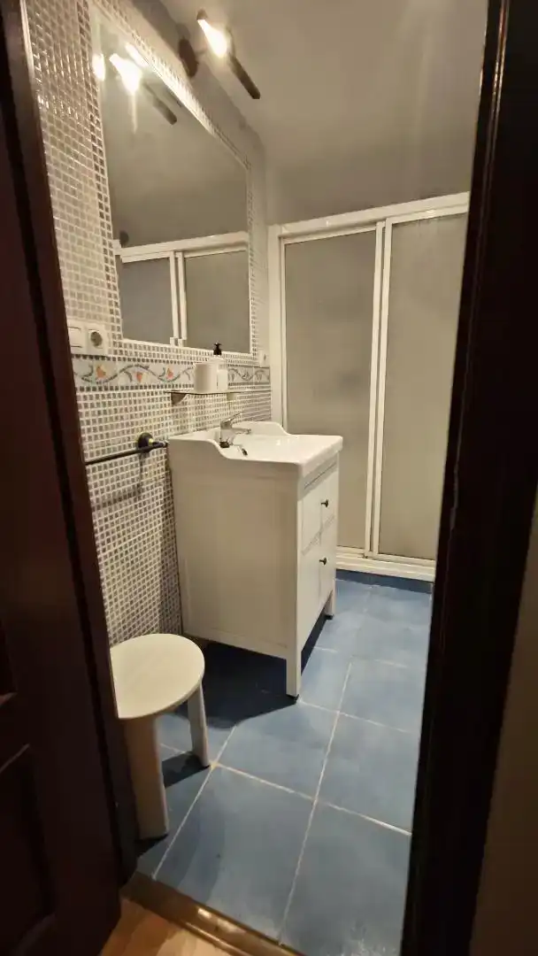 Baño de Piso para compartir en Córdoba con Aire acondicionado, Parquet y Amueblado
