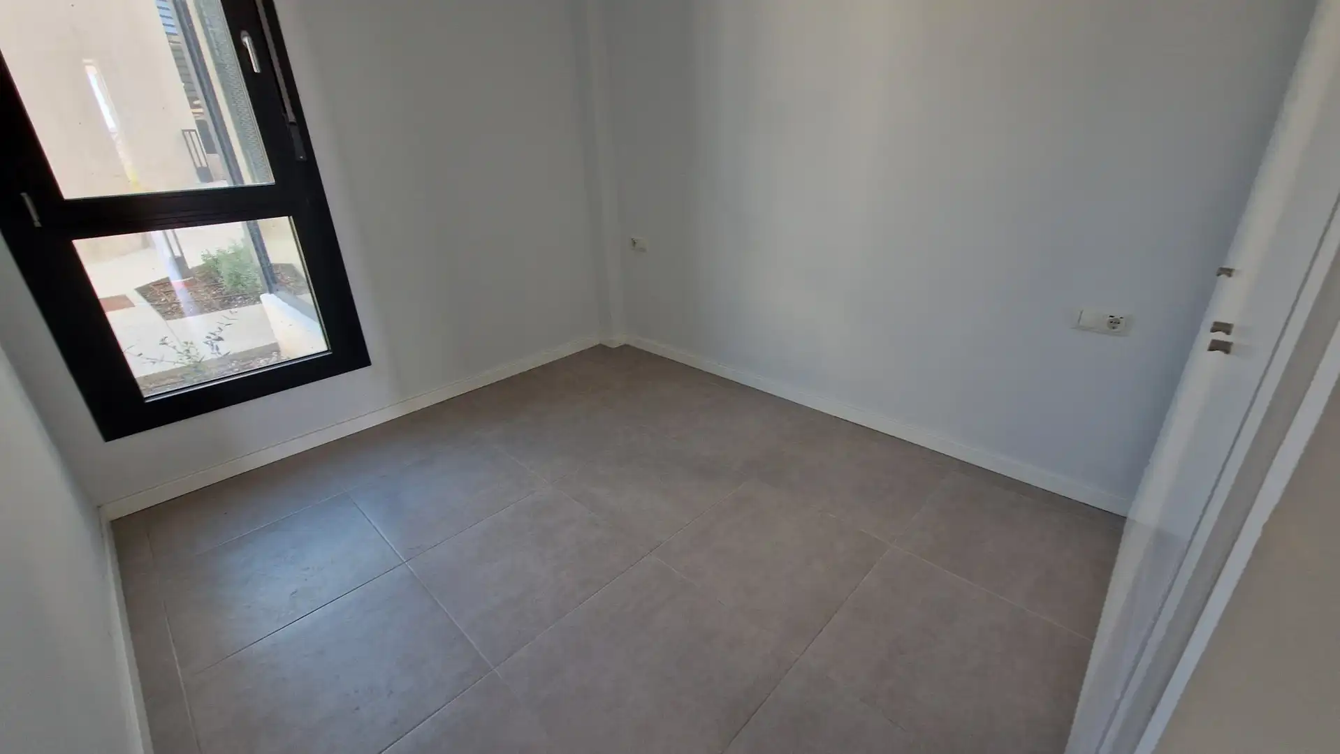 Planta baja en venta en Estepona con Aire acondicionado, Jardín privado y Terraza