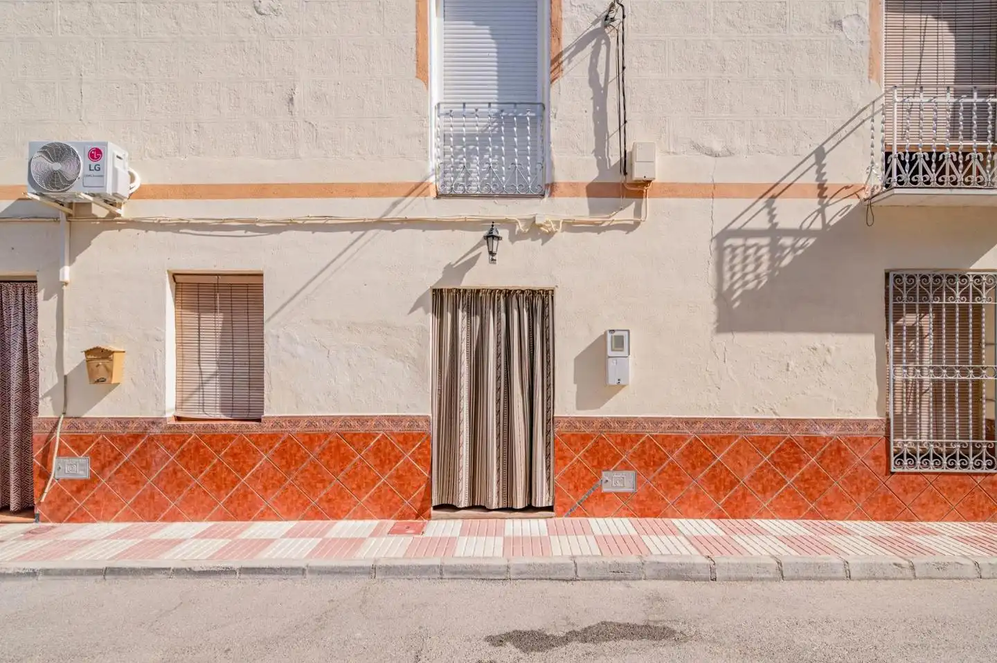 Vista exterior de Casa o xalet en venda en Chimeneas amb Terrassa, Moblat i Balcó
