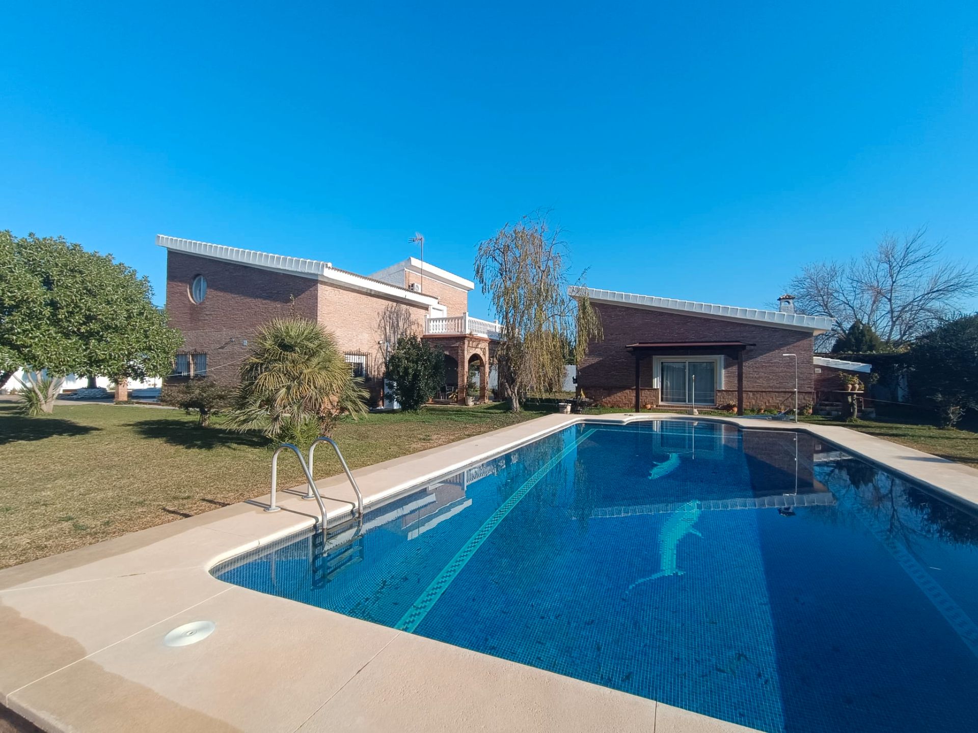 Piscina de Casa o xalet en venda en Alcalá de Guadaira amb Aire condicionat, Calefacció i Jardí privat
