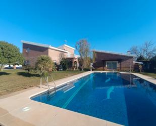 Swimming pool of House or chalet for sale in Alcalá de Guadaira  with Air Conditioner, Heating and Private garden