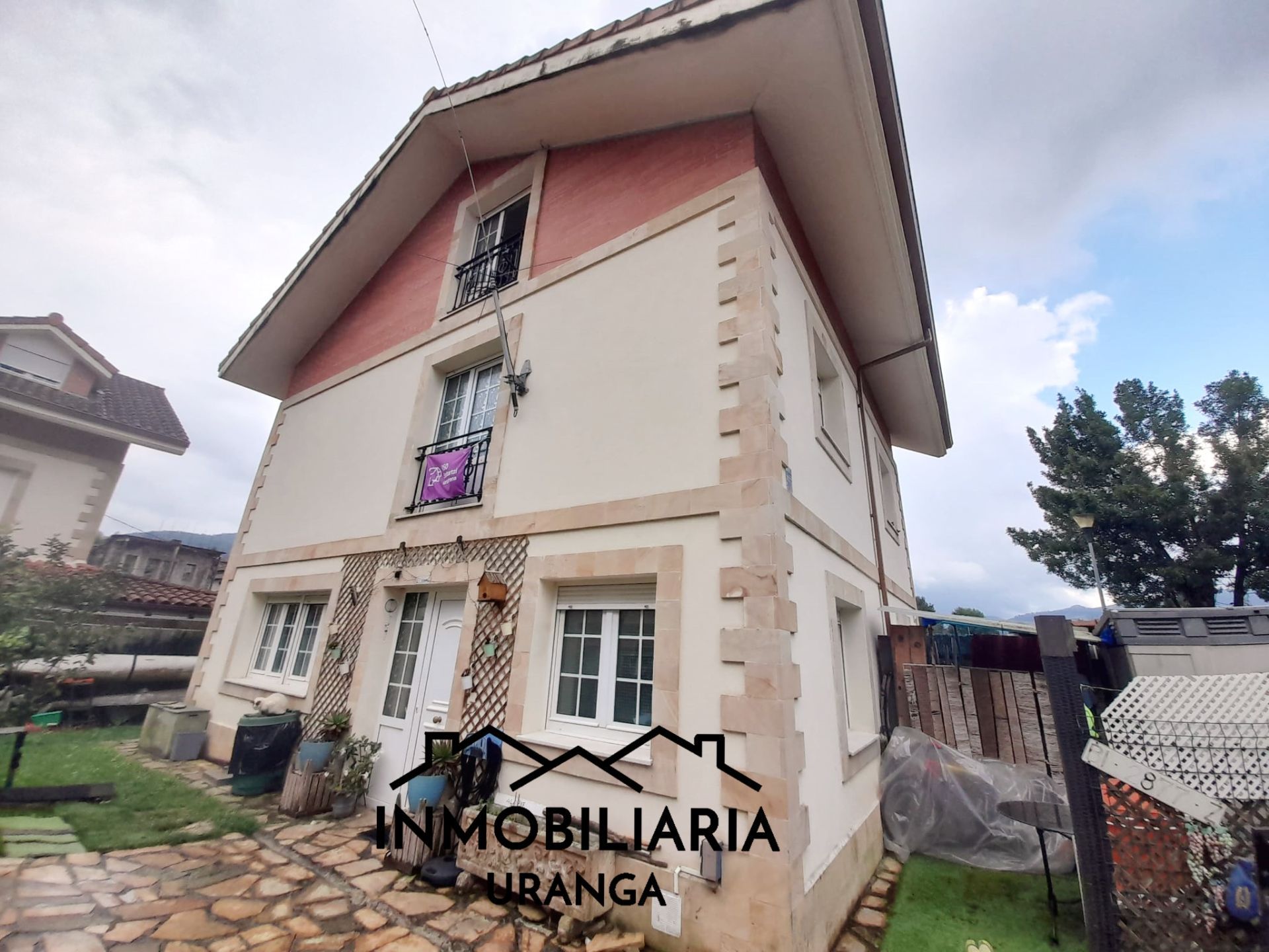 Vista exterior de Casa o xalet en venda en Guriezo amb Calefacció i Jardí privat