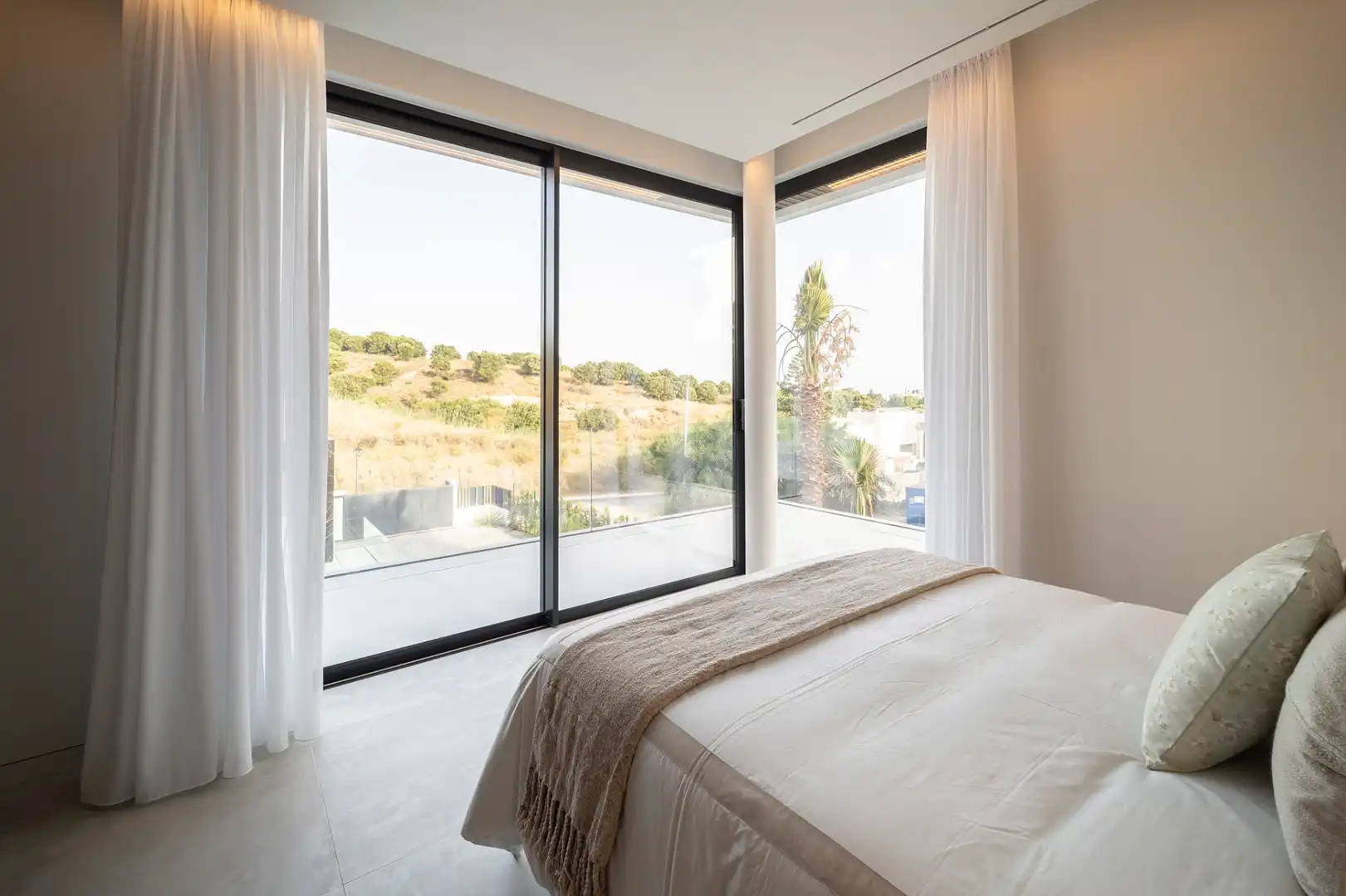 Dormitori de Casa o xalet en venda en Estepona amb Aire condicionat, Calefacció i Jardí privat