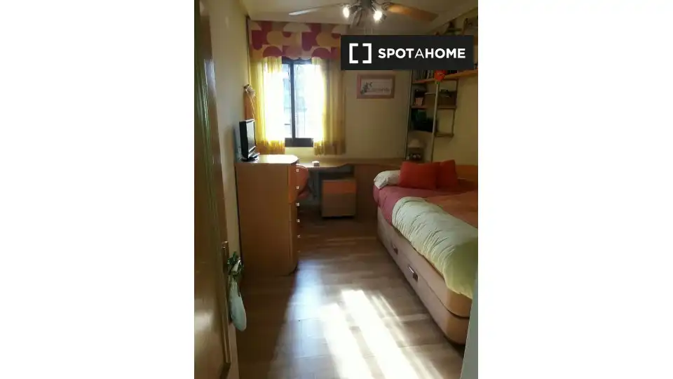 Room in Ciudad 10
