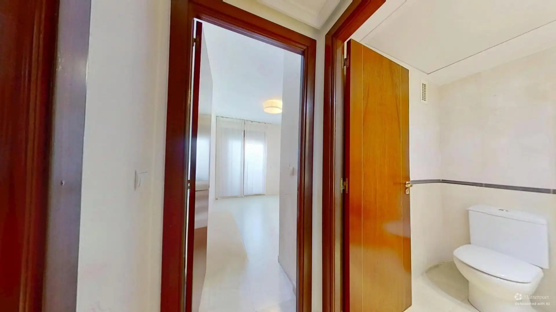 Wohnung zum Verkauf in Valencia mit Klimaanlage, Privatgarten und Terrasse