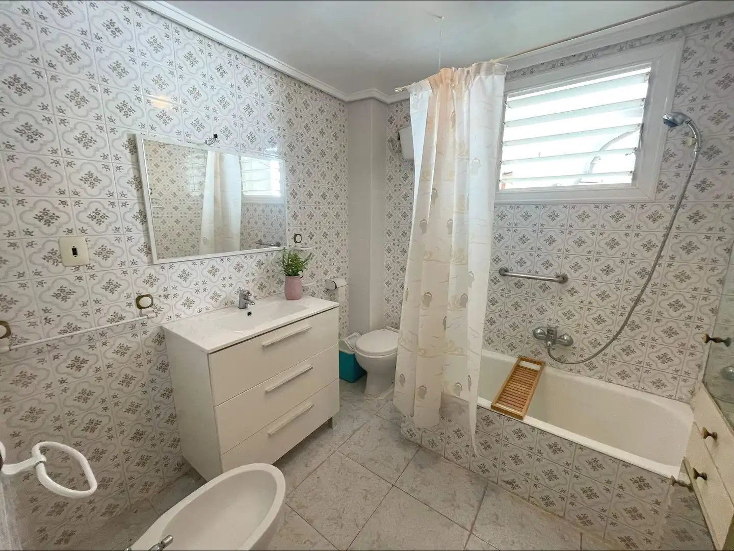 Baño de Piso en venta en Elche / Elx con Amueblado y Balcón