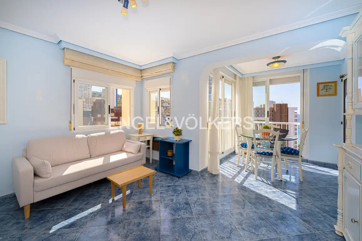Vista exterior de Apartamento de alquiler en Benidorm con Terraza, Amueblado y Piscina comunitaria