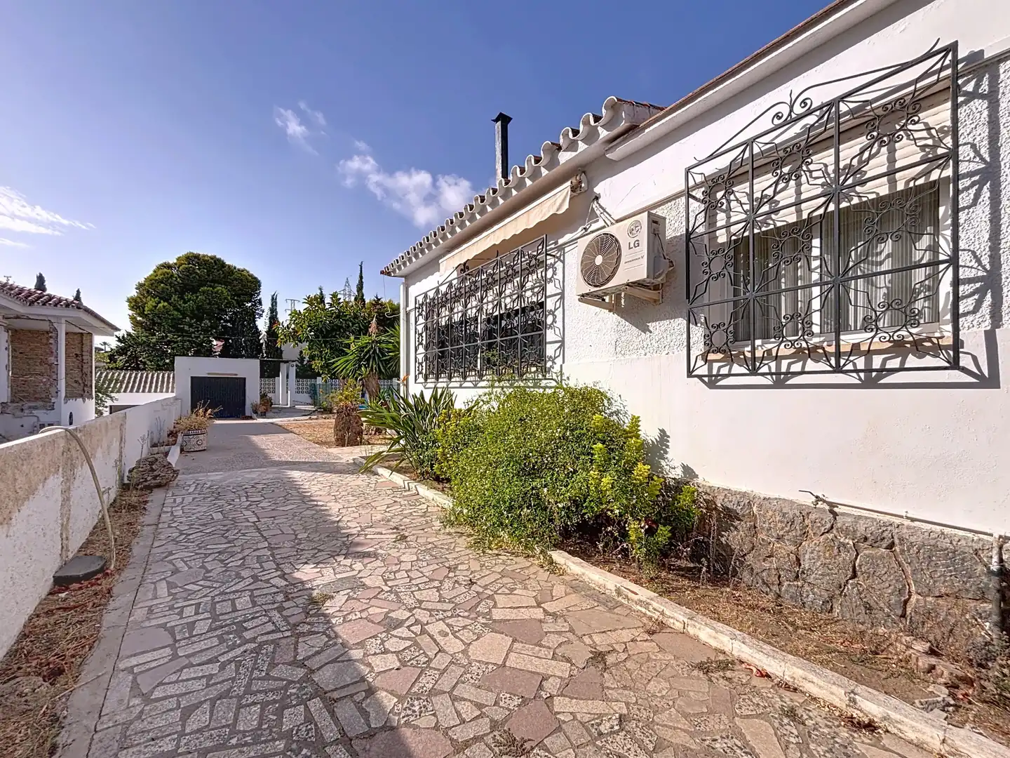 Exterior view of Houses for sale in Málaga  with Air Conditioner, Private garden and Terrace