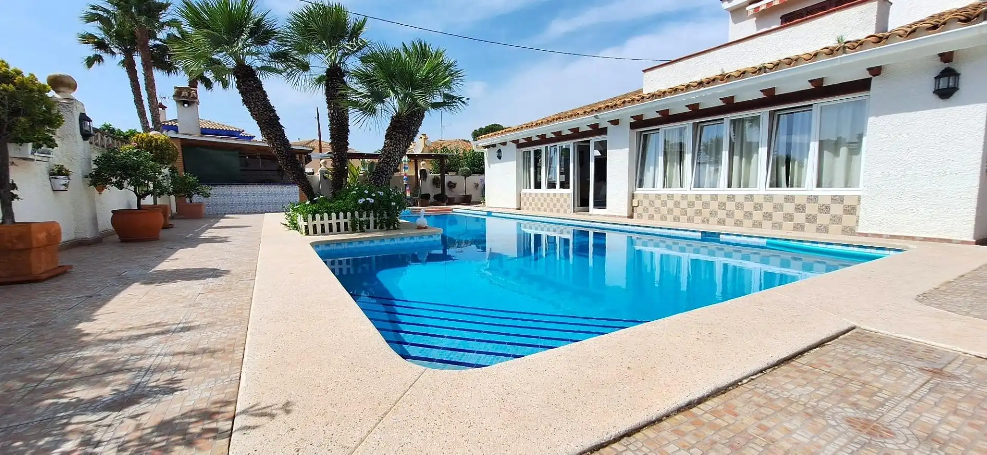 Chalet con piscina en venta en Rincón de Loix
