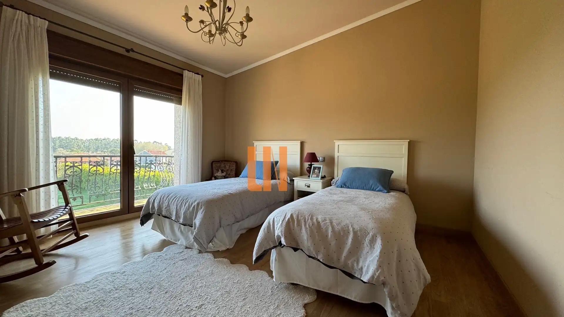 Dormitori de Casa o xalet en venda en Carballo amb Calefacció, Jardí privat i Terrassa
