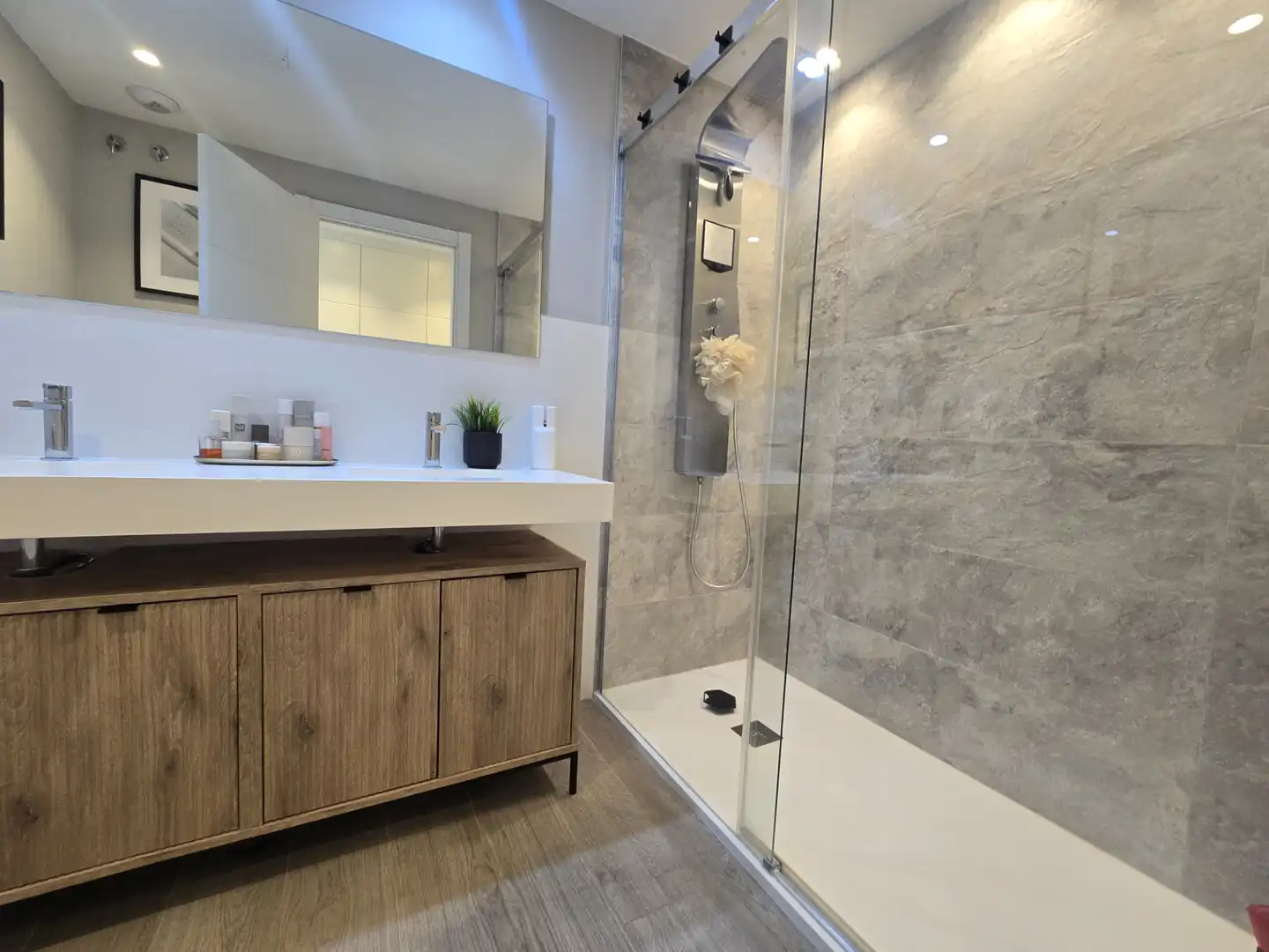 Bathroom of Flat for sale in Mijas  with Air Conditioner, Heating and Terrace