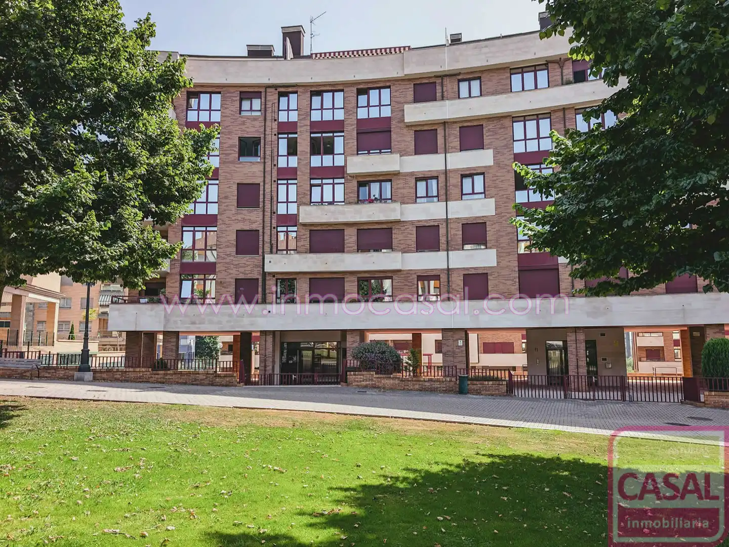 Vista exterior de Pis en venda en Oviedo  amb Calefacció, Terrassa i Traster